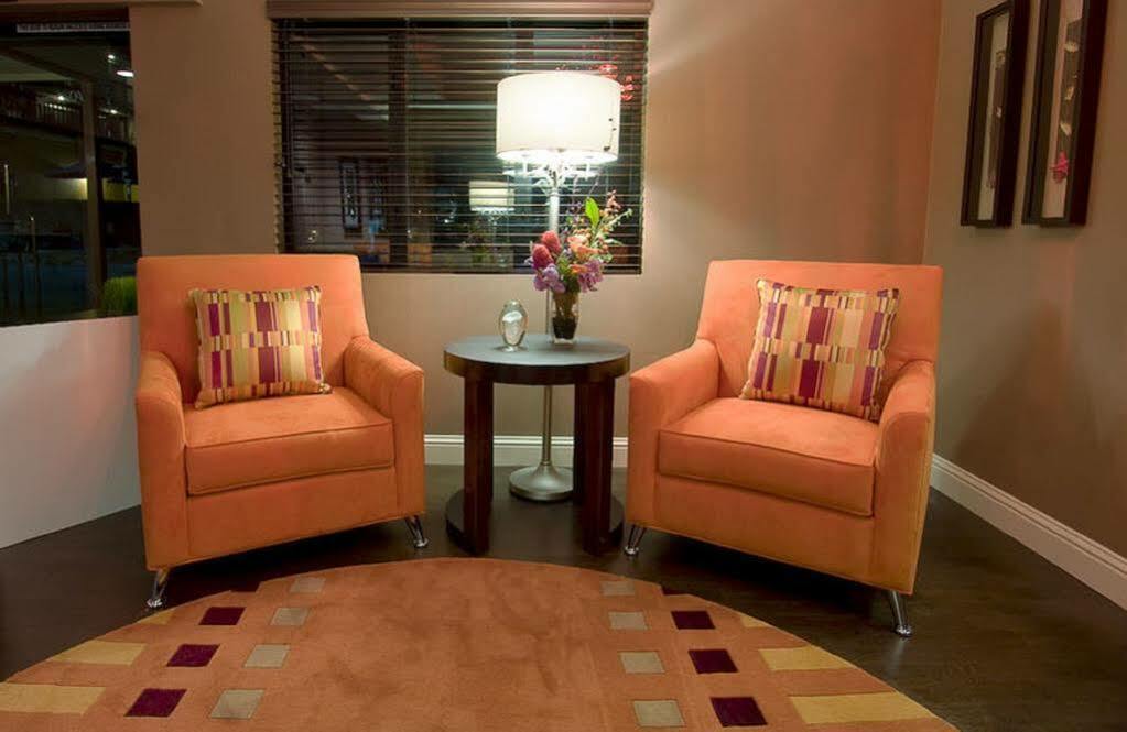 Mariposa Inn And Suites Monterey Exterior photo