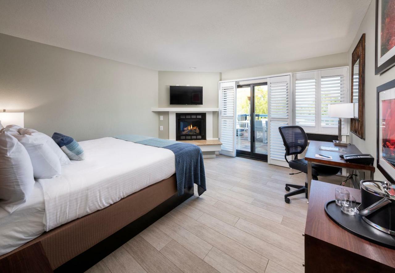 Mariposa Inn And Suites Monterey Exterior photo
